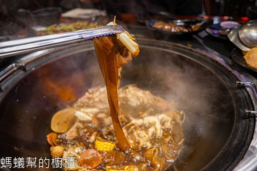 醉地府鐵鍋燉 | 台中東北鐵鍋燉，陰間主題超炫！台中宵夜場推薦。