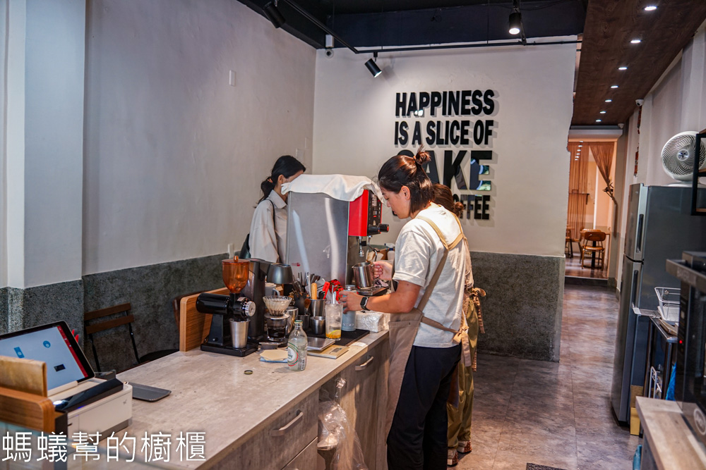 NewTro x Dessert 甜點咖啡 | 台中西區柳川旁清爽風格甜點店。