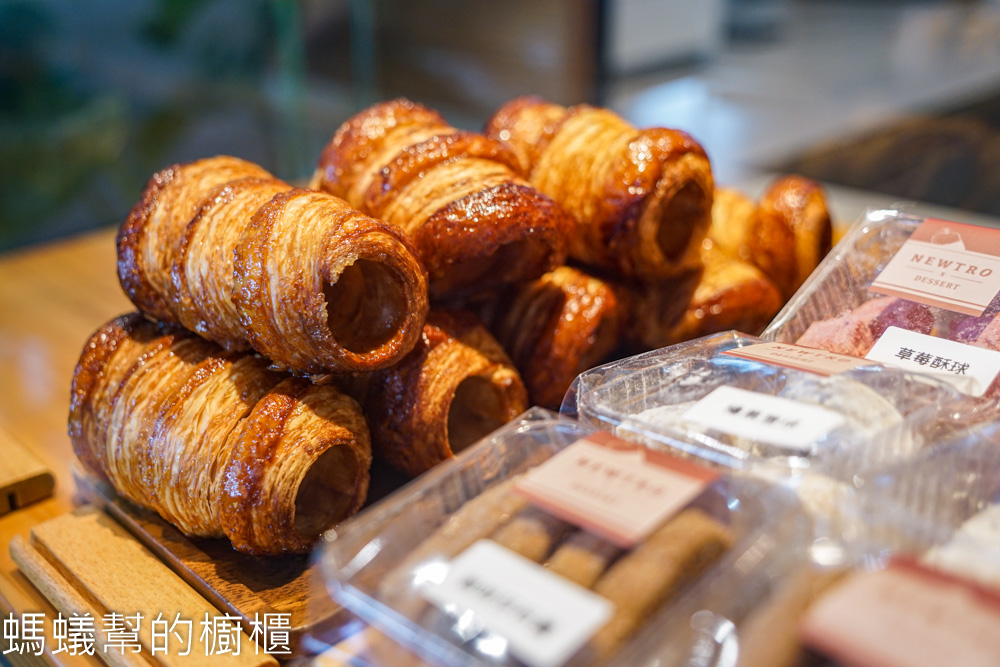 NewTro x Dessert 甜點咖啡 | 台中西區柳川旁清爽風格甜點店。