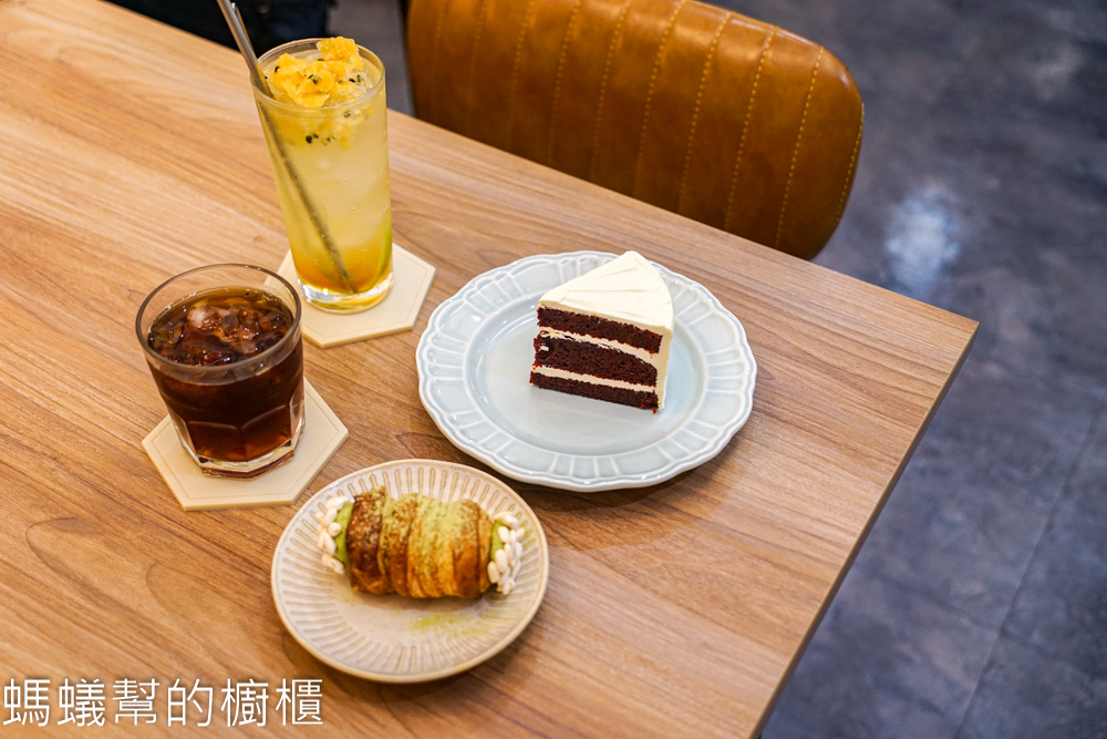 NewTro x Dessert 甜點咖啡 | 台中西區柳川旁清爽風格甜點店。