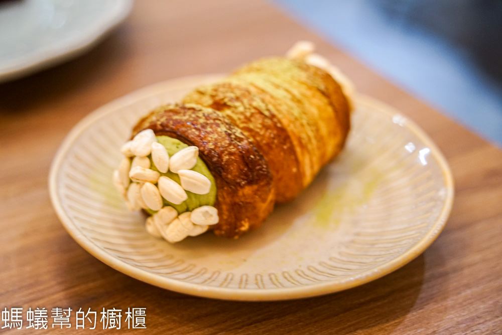 NewTro x Dessert 甜點咖啡 | 台中西區柳川旁清爽風格甜點店。