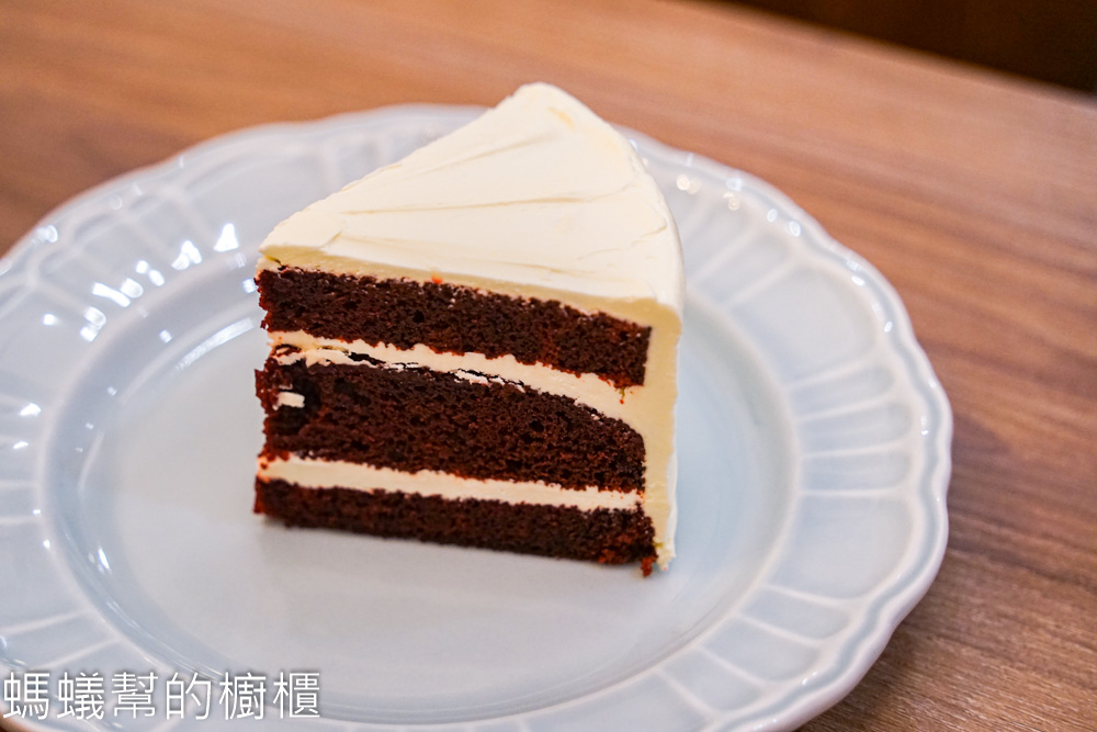 NewTro x Dessert 甜點咖啡 | 台中西區柳川旁清爽風格甜點店。
