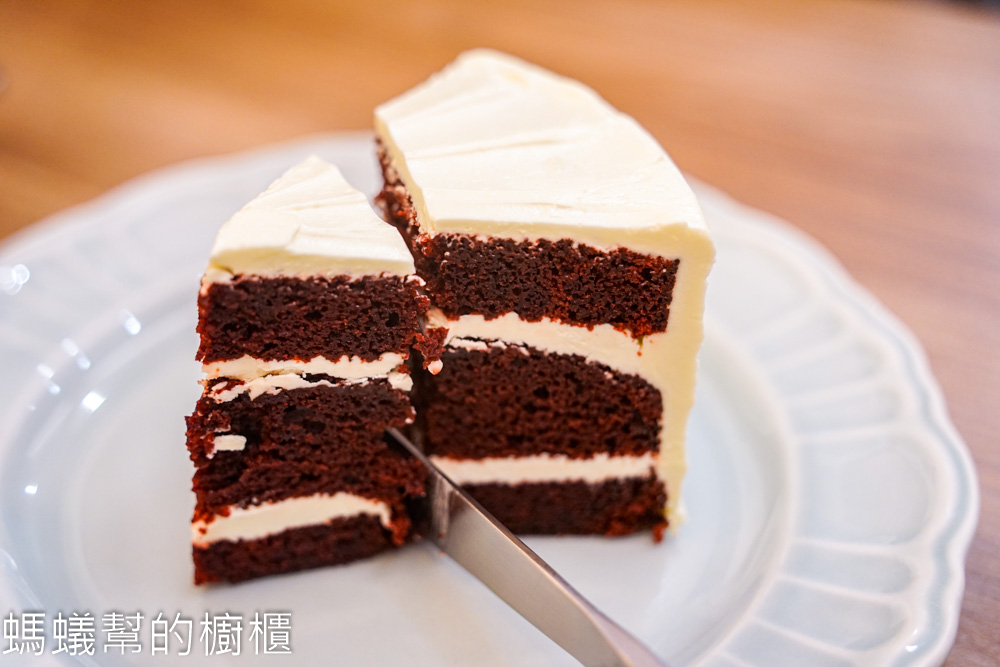 NewTro x Dessert 甜點咖啡 | 台中西區柳川旁清爽風格甜點店。