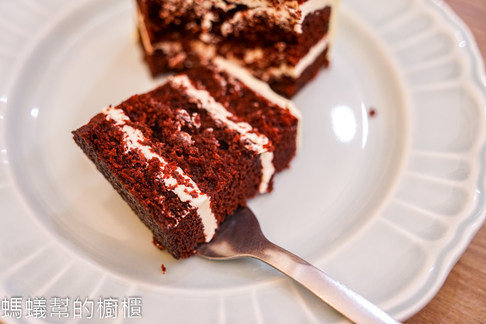 NewTro x Dessert 甜點咖啡 | 台中西區柳川旁清爽風格甜點店。