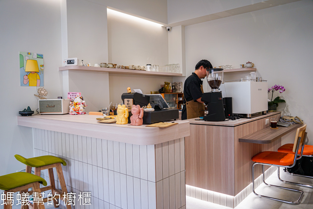 裝咖所在 | 彰化市清爽風格咖啡館，提拉米蘇、布丁、咖啡。