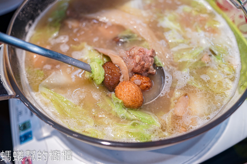 欣欣生技食品 | 斗六軍用罐頭工廠，新展售中心超好拍！年菜禮盒佛跳牆、花椒干貝雞。