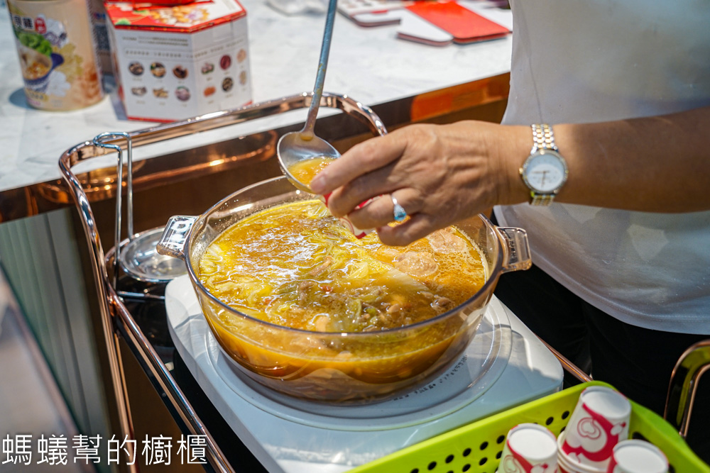 欣欣生技食品 | 斗六軍用罐頭工廠，新展售中心超好拍！年菜禮盒佛跳牆、花椒干貝雞。