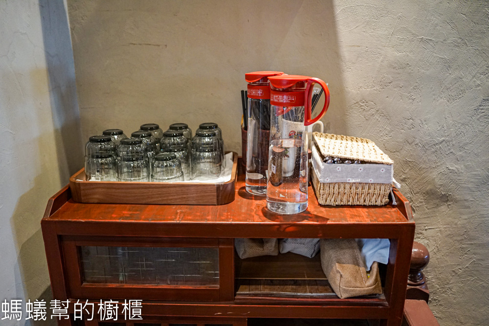 仁德咖啡 | 斗六劉仁德老宅裡咖啡館，檜木香氣瀰漫，太平老街。