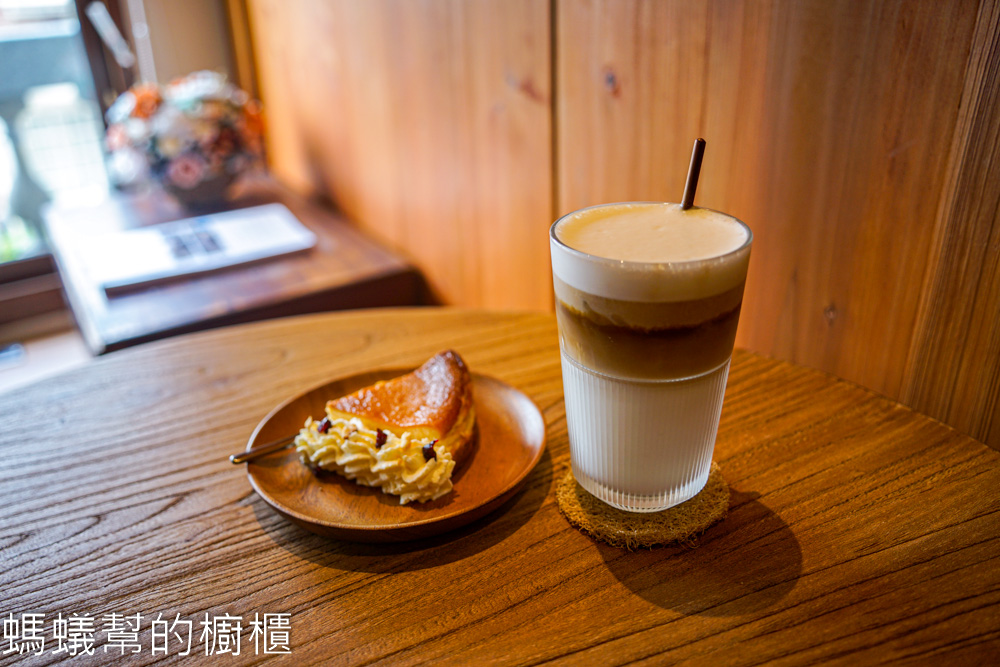 仁德咖啡 | 斗六劉仁德老宅裡咖啡館，檜木香氣瀰漫，太平老街。
