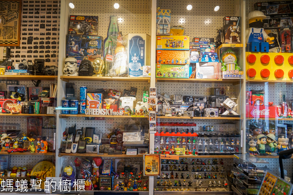 綠空商店懷舊咖啡廳 | 台中南區童趣輕食咖啡廳，超多老物收藏品。