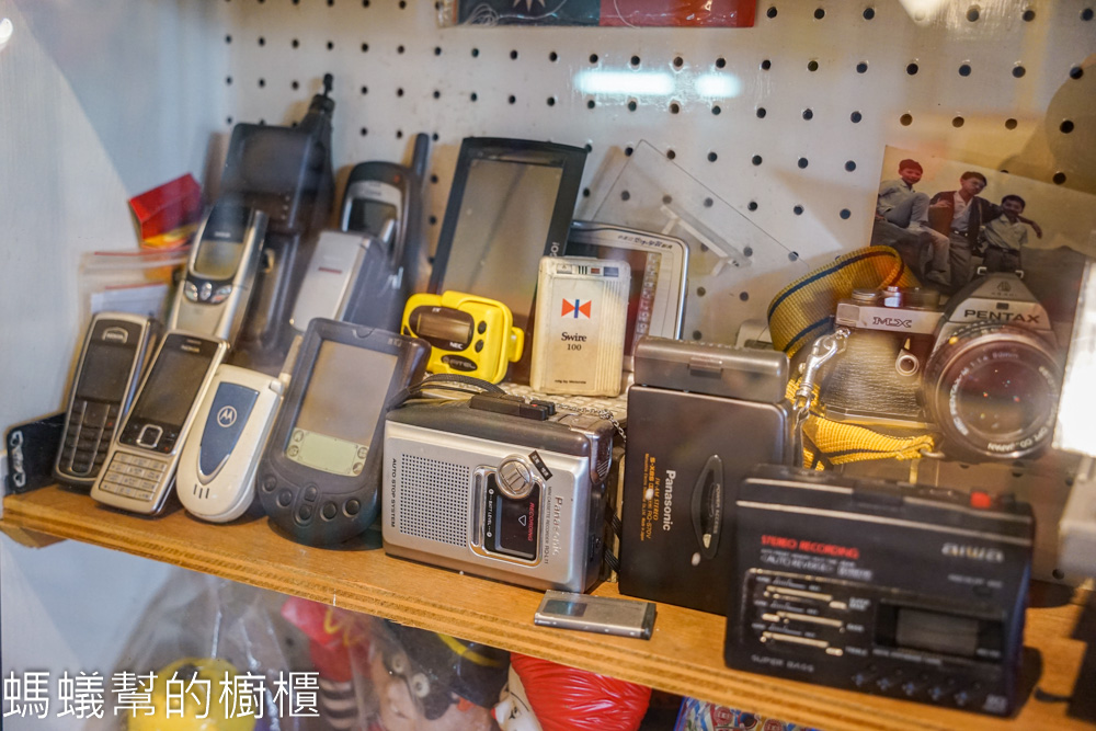 綠空商店懷舊咖啡廳 | 台中南區童趣輕食咖啡廳，超多老物收藏品。