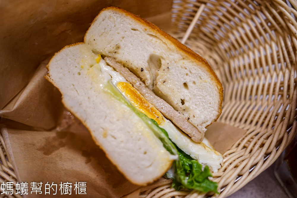 綠空商店懷舊咖啡廳 | 台中南區童趣輕食咖啡廳，超多老物收藏品。