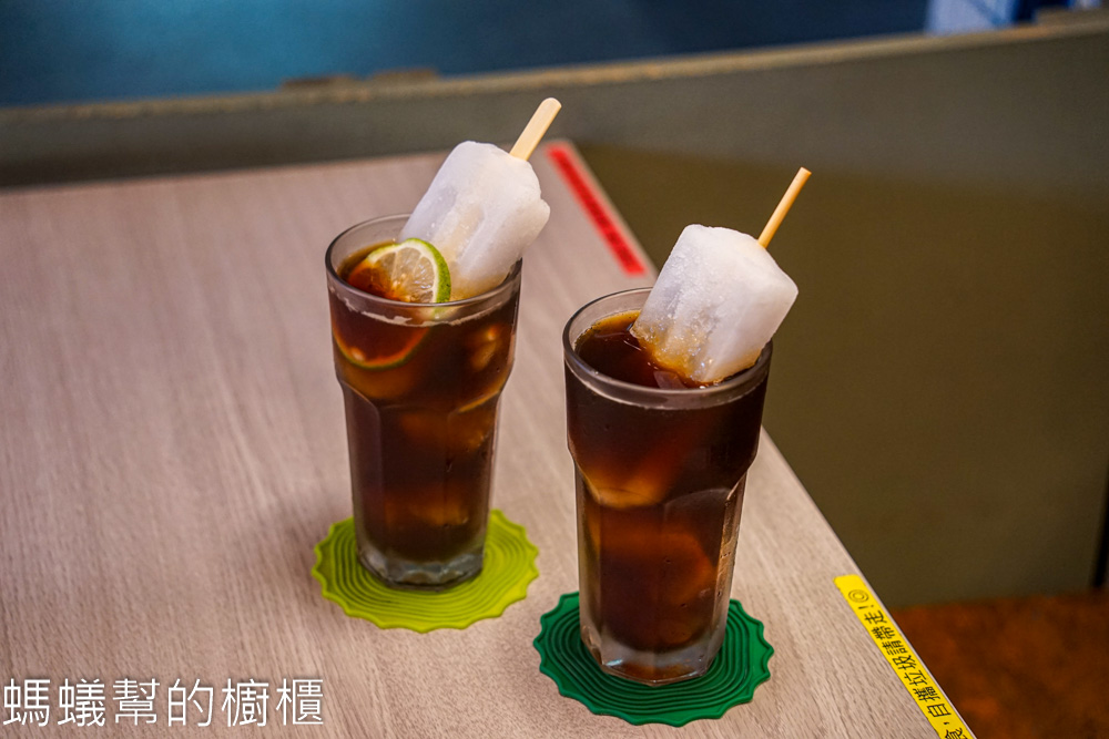 綠空商店懷舊咖啡廳 | 台中南區童趣輕食咖啡廳，超多老物收藏品。