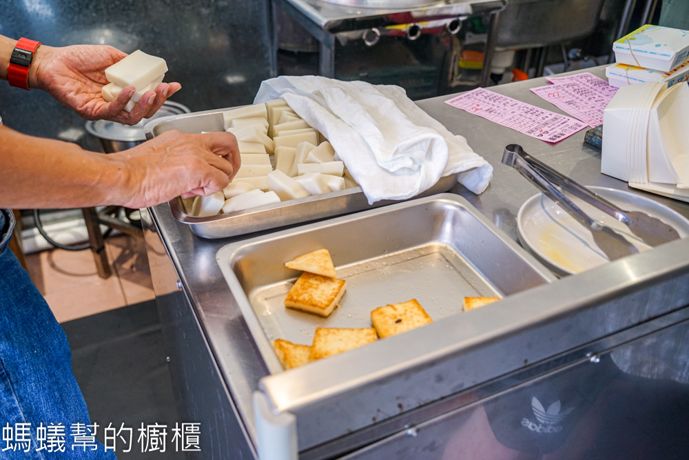 小趙煎盤粿 | 斗六小吃推薦，柴燒純米柴燒菜頭粿，口感金黃恰恰。