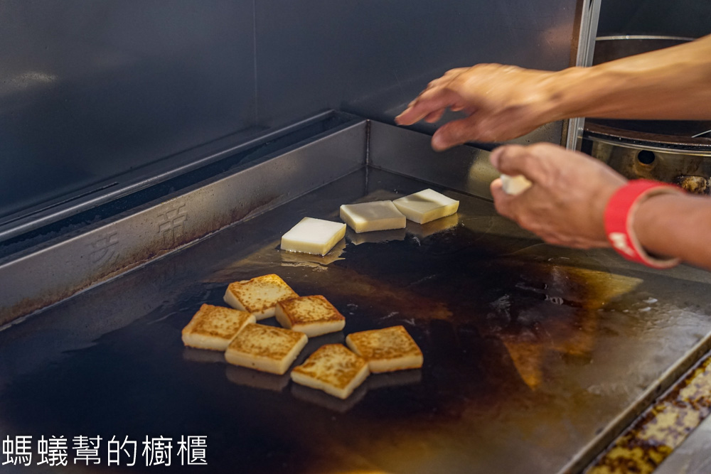 小趙煎盤粿 | 斗六小吃推薦，柴燒純米柴燒菜頭粿，口感金黃恰恰。