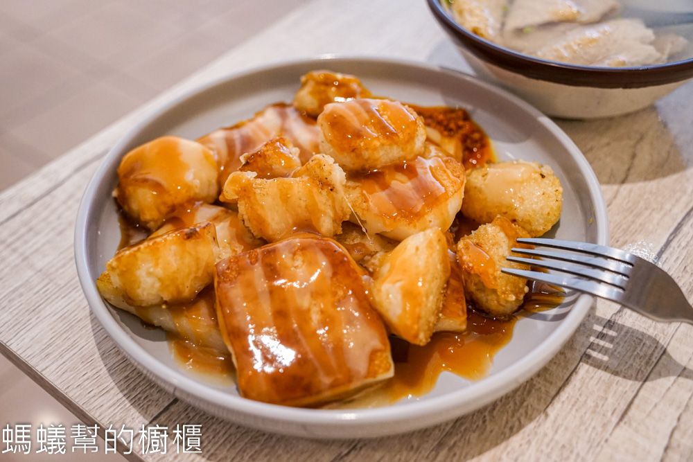 小趙煎盤粿 | 斗六小吃推薦，柴燒純米柴燒菜頭粿，口感金黃恰恰。