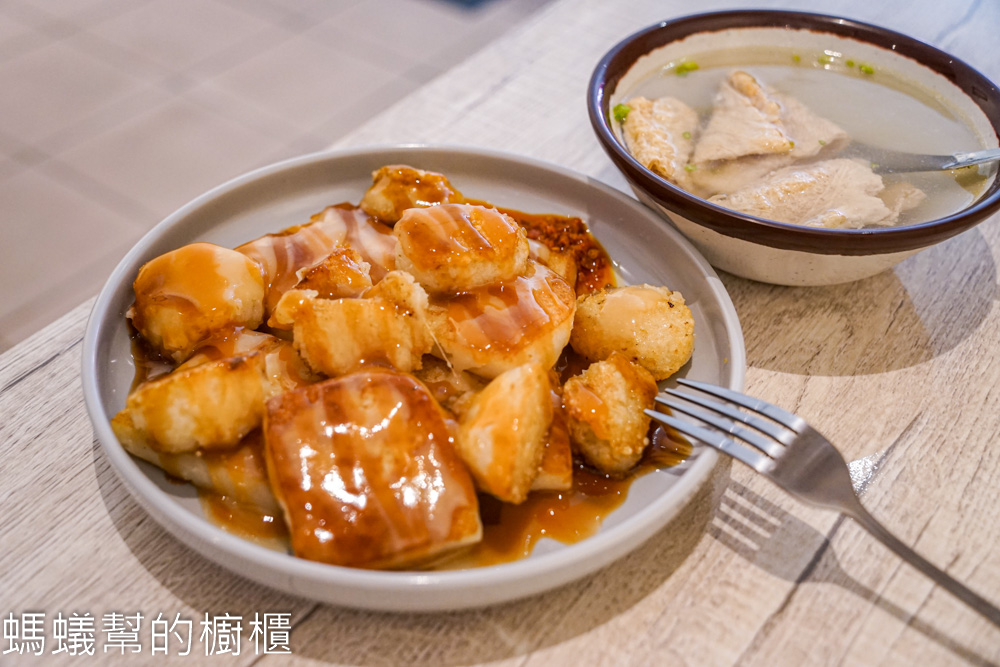 小趙煎盤粿 | 斗六小吃推薦，柴燒純米柴燒菜頭粿，口感金黃恰恰。