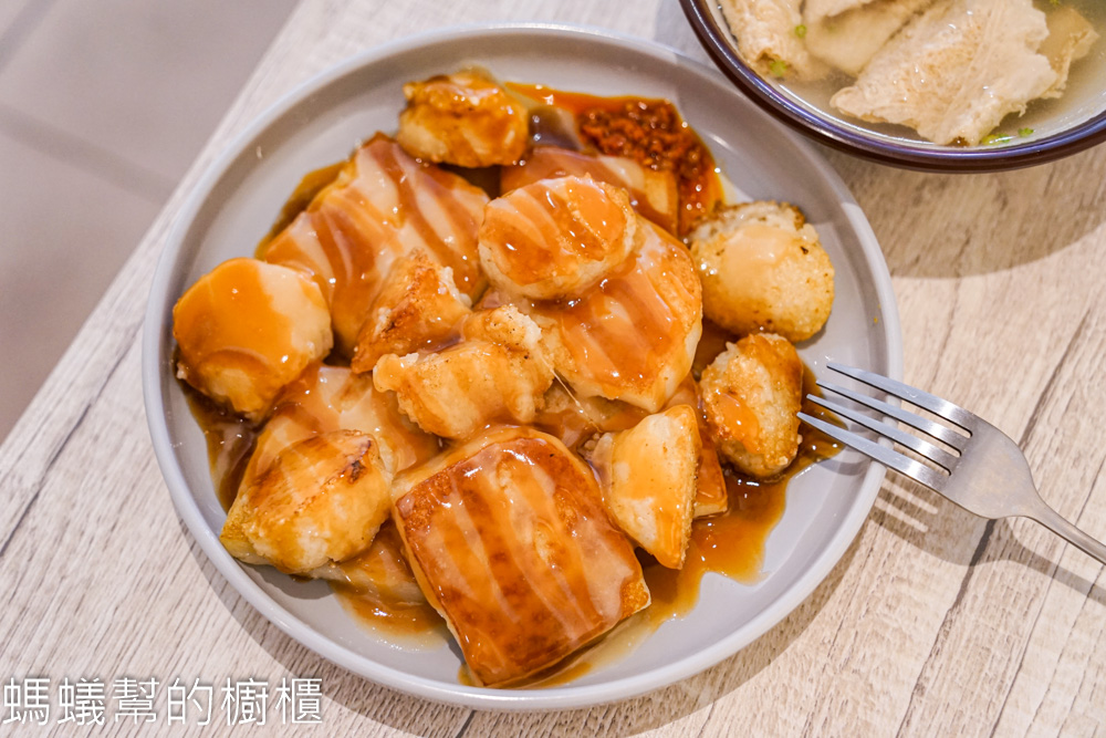 小趙煎盤粿 | 斗六小吃推薦，柴燒純米柴燒菜頭粿，口感金黃恰恰。