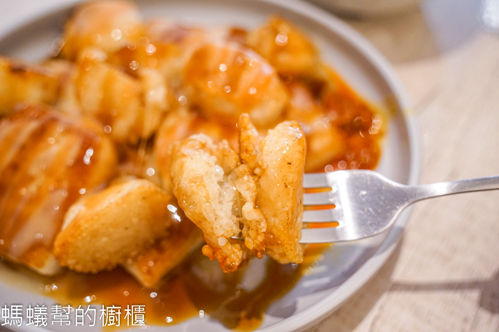 小趙煎盤粿 | 斗六小吃推薦，柴燒純米柴燒菜頭粿，口感金黃恰恰。