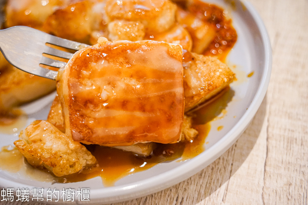 小趙煎盤粿 | 斗六小吃推薦，柴燒純米柴燒菜頭粿，口感金黃恰恰。