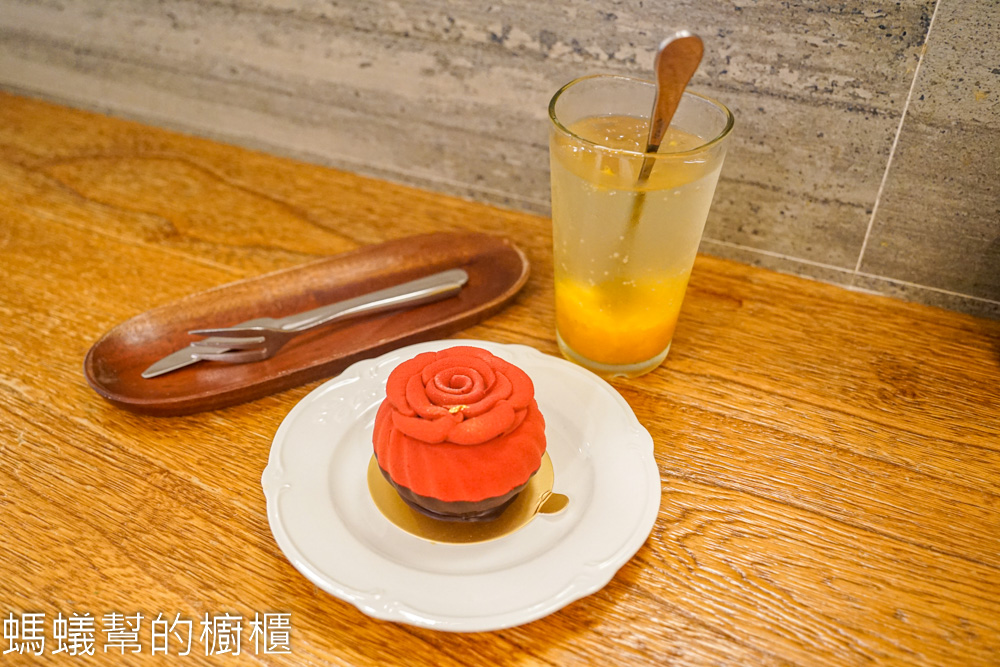甜蜜如詩法式甜點 | 斗六法式甜點，巷弄裡木質調甜點店。