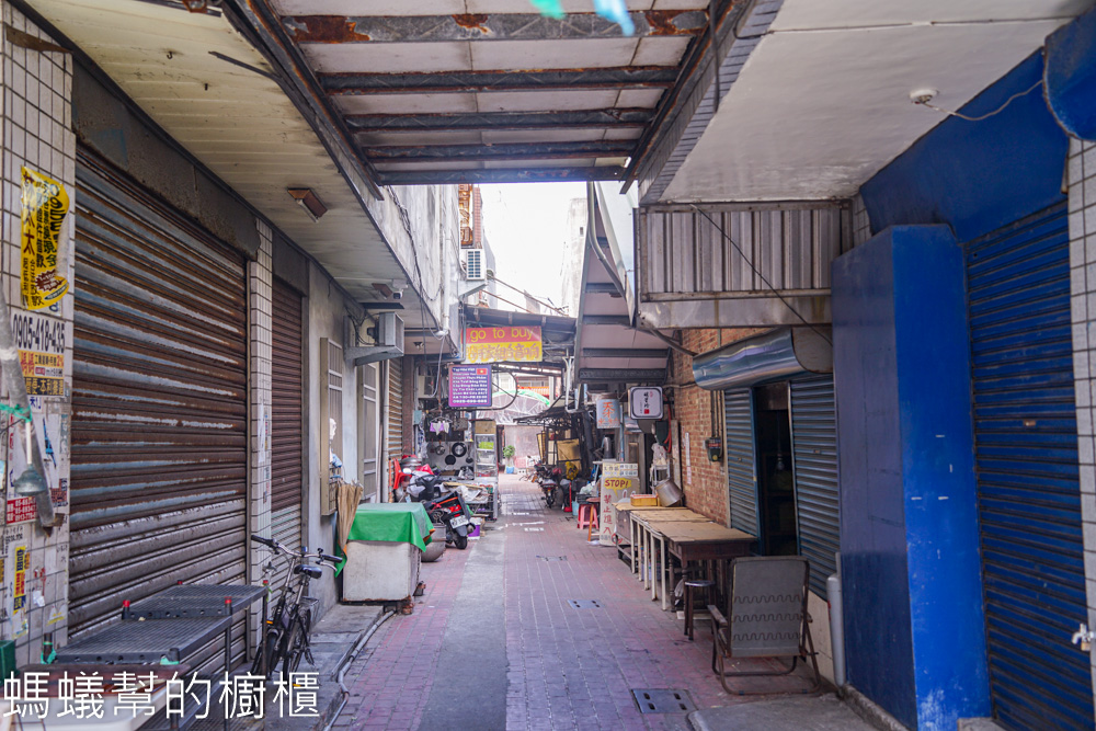 明星珍餅舖 | 雲林麥寮鱷魚餐包，外酥脆內花生餡香甜，素食可。