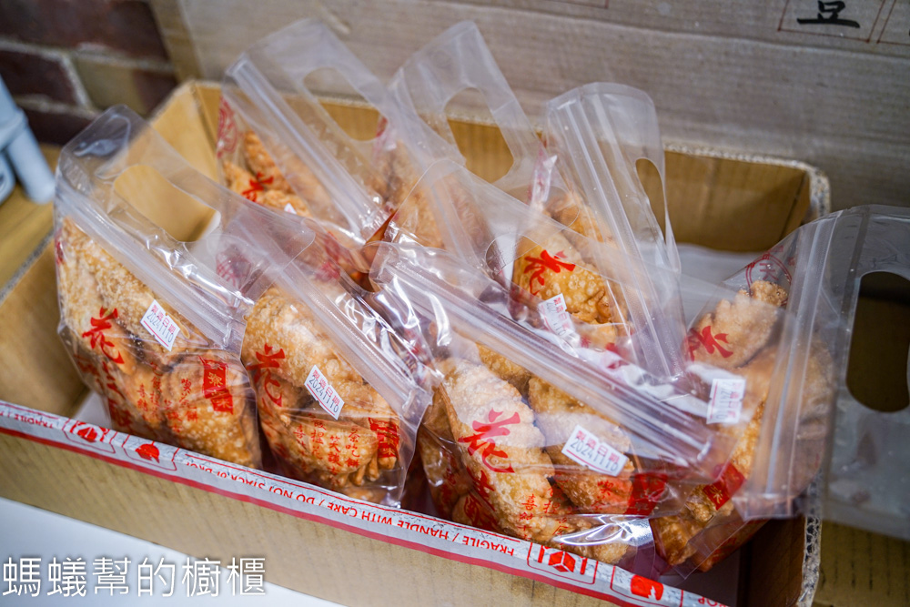 明星珍餅舖 | 雲林麥寮鱷魚餐包，外酥脆內花生餡香甜，素食可。