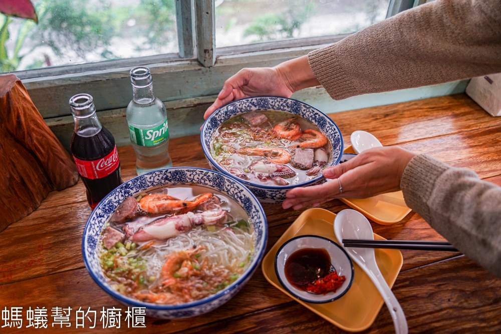 丸二米粉 | 竹山日式老屋裡吃海鮮米粉,大碗料多!濃濃復古情調。
