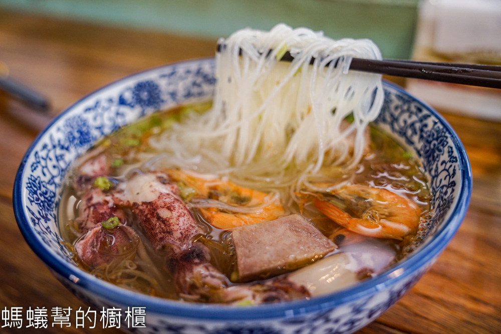 丸二米粉 | 竹山日式老屋裡吃海鮮米粉,大碗料多!濃濃復古情調。
