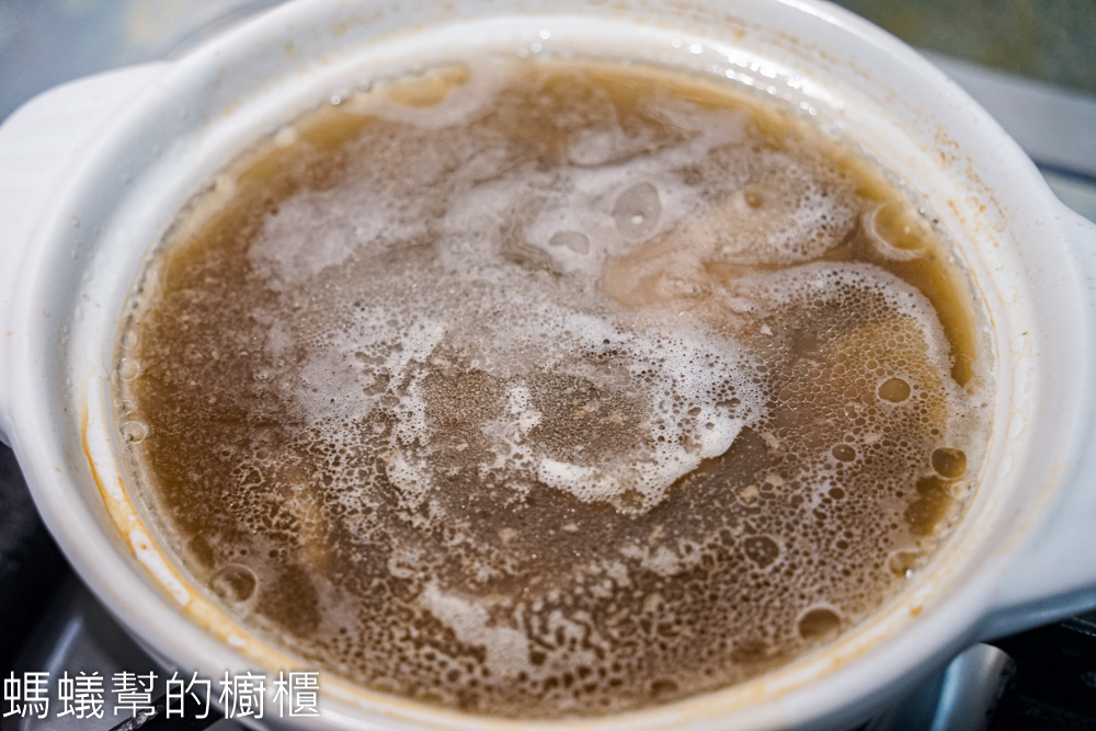 銀齡福膳厚工母湯 | 「漢方排骨湯」免熬煮直接加熱就可享用。