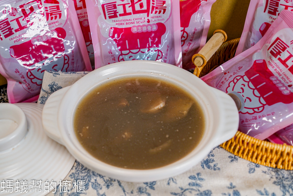 銀齡福膳厚工母湯 | 「漢方排骨湯」免熬煮直接加熱就可享用。