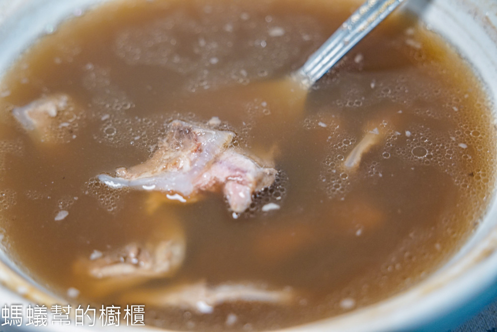 銀齡福膳厚工母湯 | 「漢方排骨湯」免熬煮直接加熱就可享用。