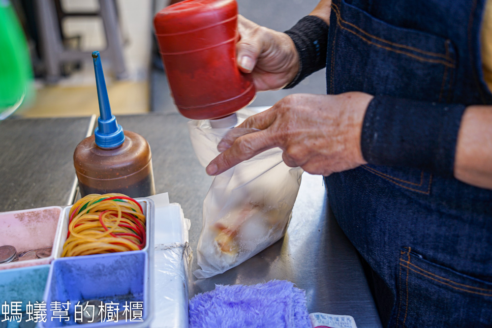 台中一中街福州包 | 一中人氣小吃攤，四顆20元，常常大排長龍。