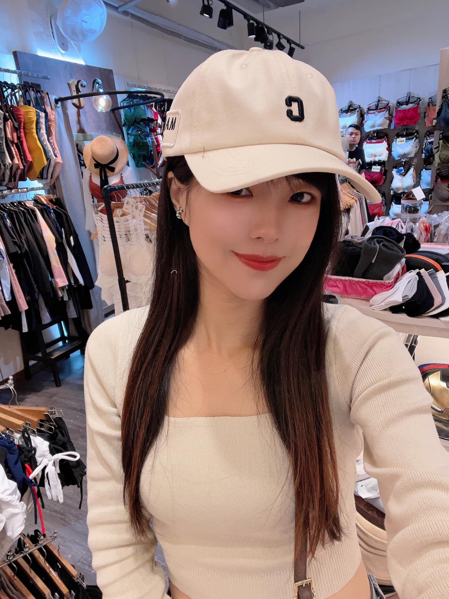 Mystic神秘者台中一中店 | 最齊全帽子在這裡！可愛造型帽、手套、圍巾。