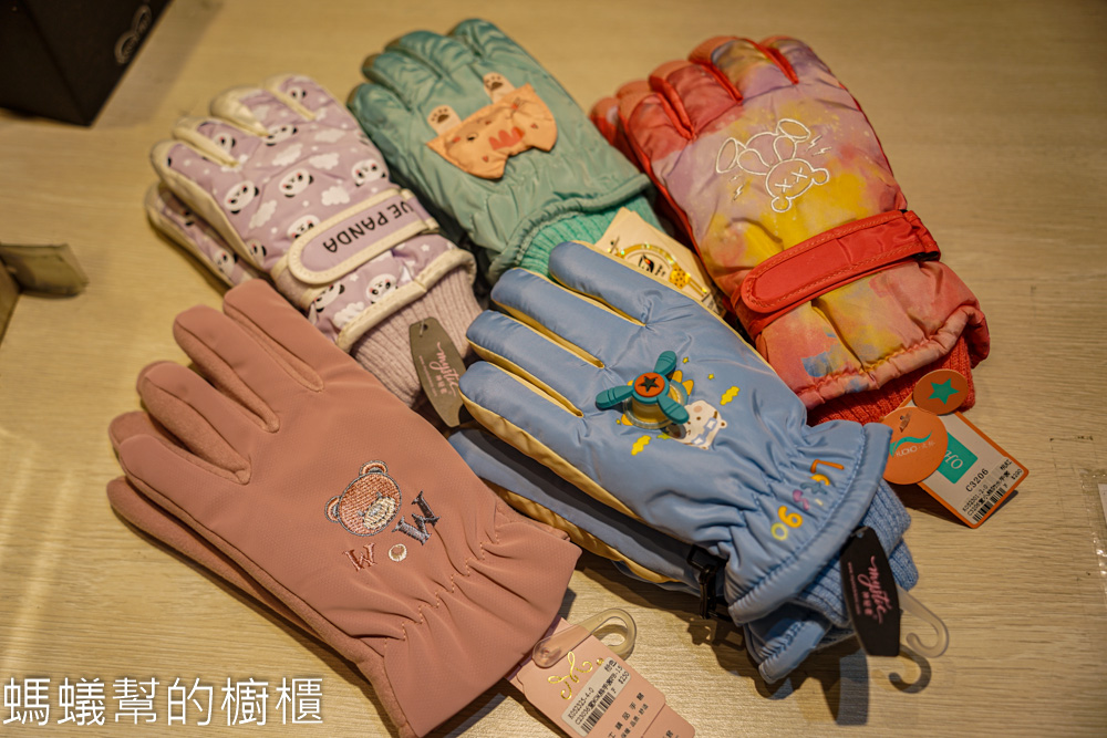 Mystic神秘者台中一中店 | 最齊全帽子在這裡！可愛造型帽、手套、圍巾。