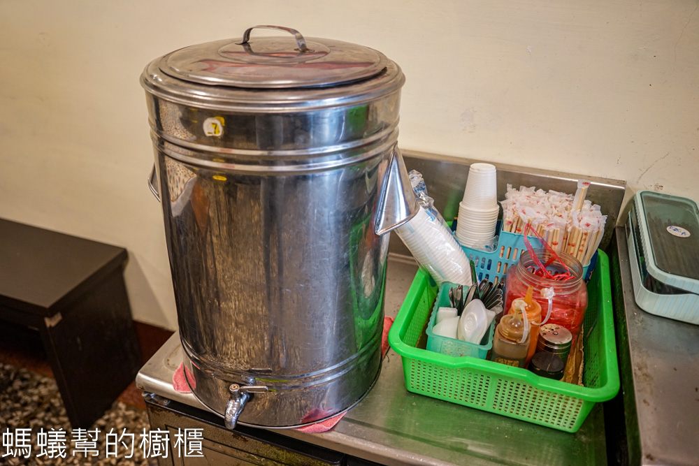 幸福臭豆腐 | 彰化市彩色臭豆腐，香酥夠味，免費飲料供應。
