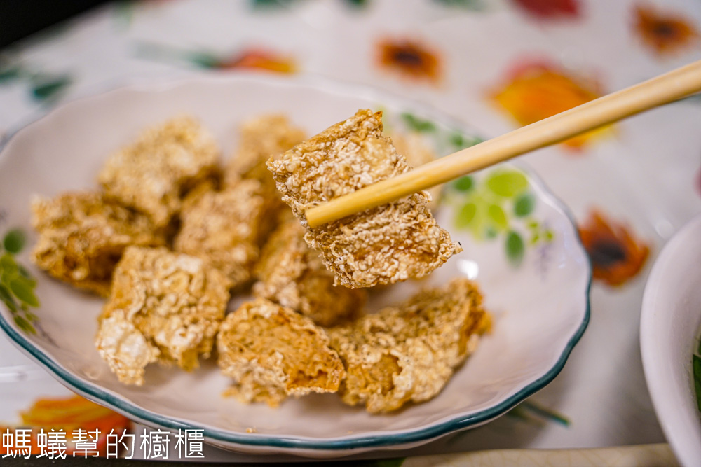 幸福臭豆腐 | 彰化市彩色臭豆腐，香酥夠味，免費飲料供應。