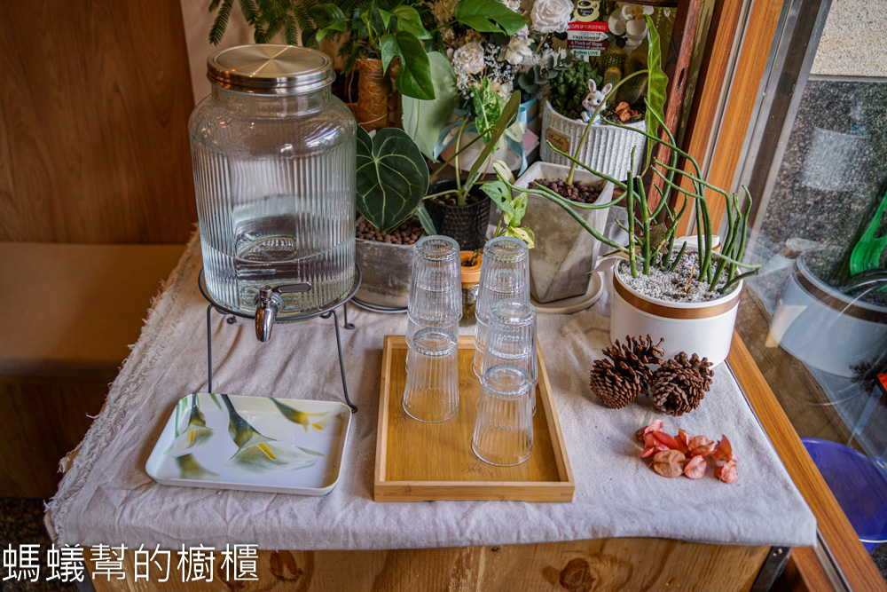 梧桐樹咖啡 | 員林質感咖啡，還是一處看股票的咖啡館。