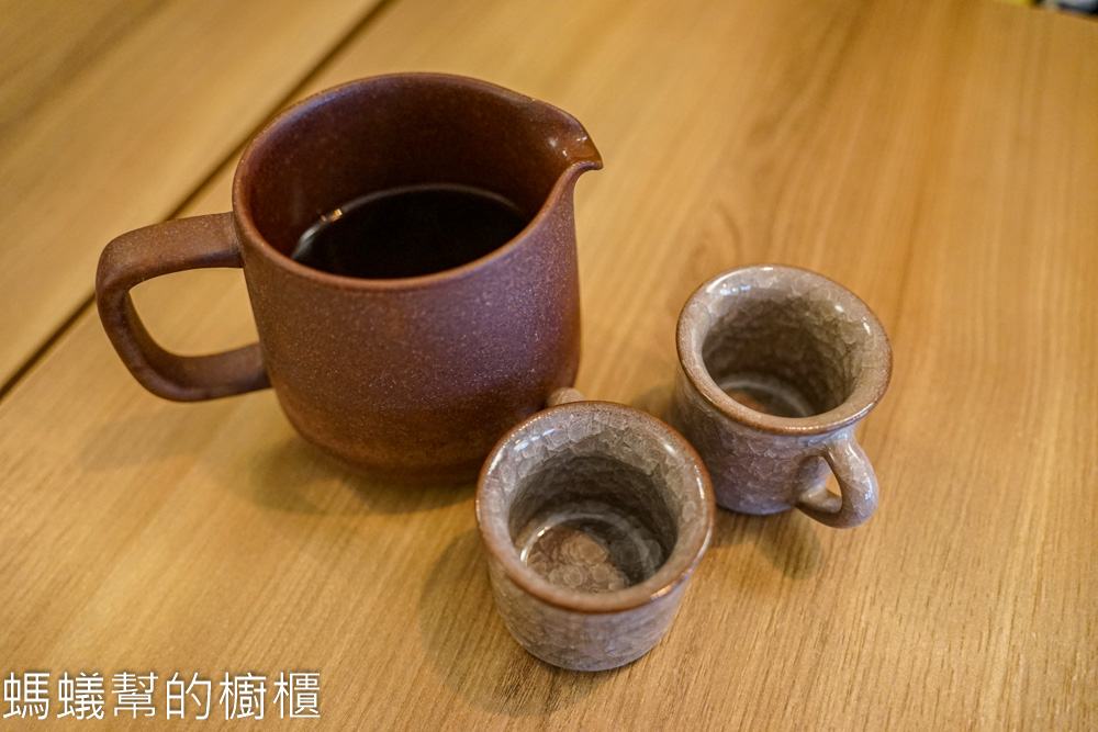 梧桐樹咖啡 | 員林質感咖啡，還是一處看股票的咖啡館。