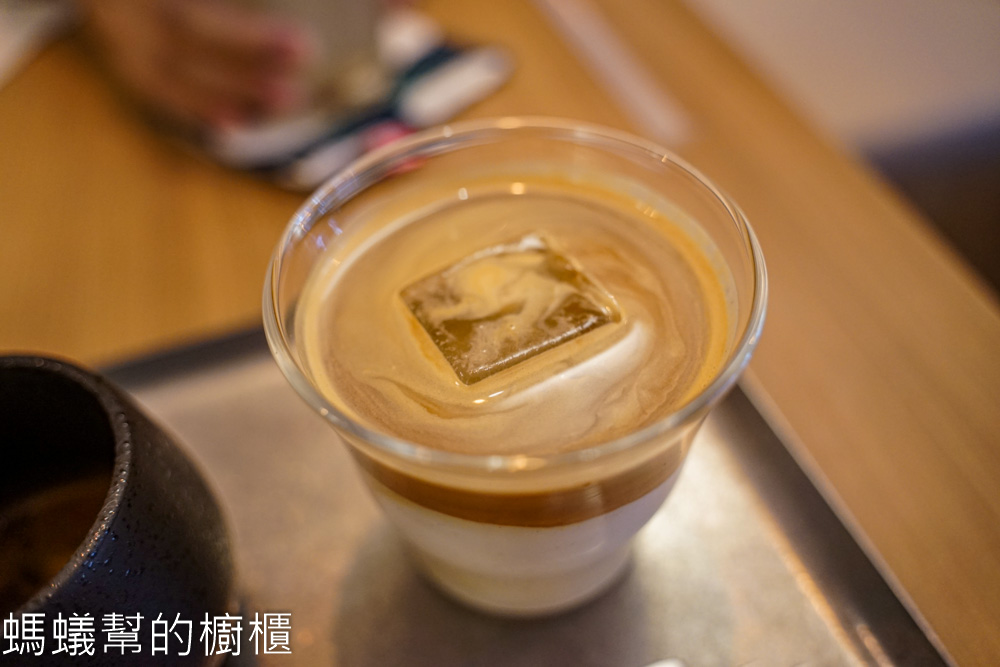 梧桐樹咖啡 | 員林質感咖啡，還是一處看股票的咖啡館。