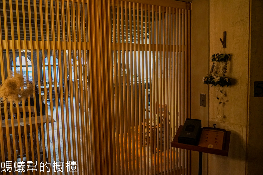 喫茶Sénmi | 台中舊城裡藏身老宅五樓的甜點咖啡廳。