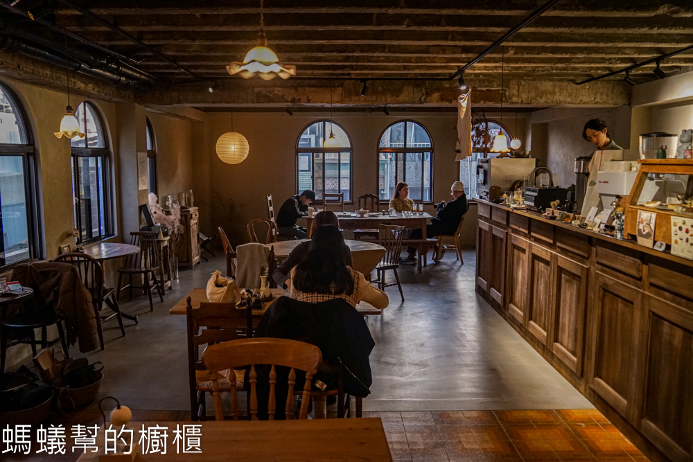 喫茶Sénmi | 台中舊城裡藏身老宅五樓的甜點咖啡廳。
