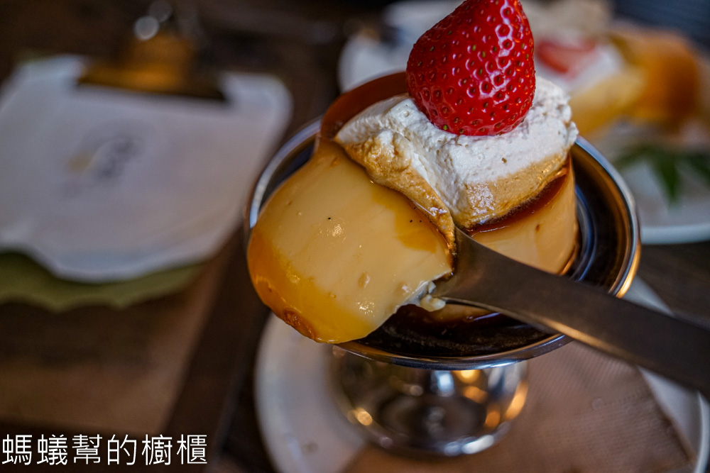喫茶Sénmi | 台中舊城裡藏身老宅五樓的甜點咖啡廳。