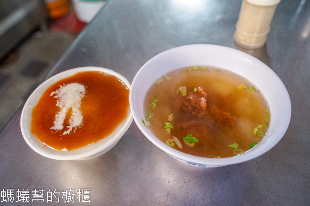 碗粿世家 | 鹿港吃熱呼呼碗粿，就在王罔麵線跟肉焿泉旁邊。