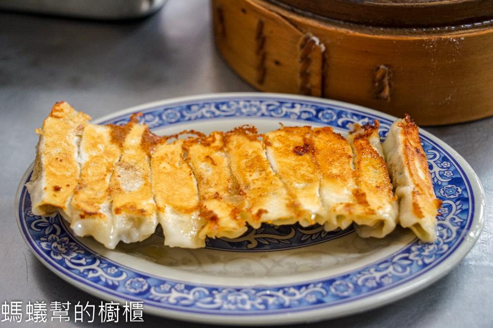 花壇鍋貼大王 | 花壇火車站附近，金黃脆皮美味鍋貼。