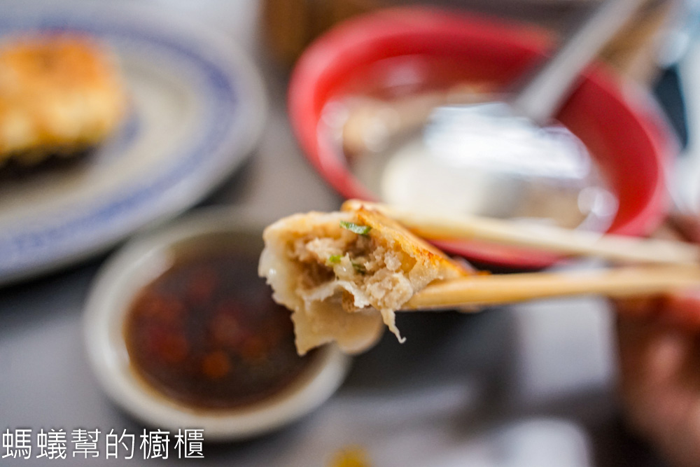 花壇鍋貼大王 | 花壇火車站附近，金黃脆皮美味鍋貼。