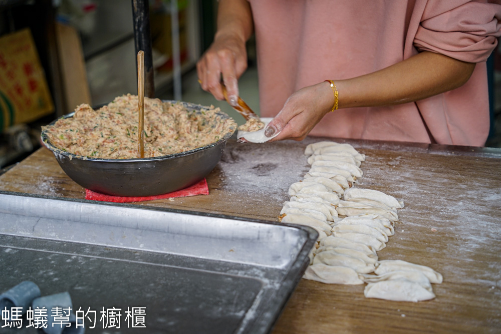 花壇鍋貼大王 | 花壇火車站附近，金黃脆皮美味鍋貼。