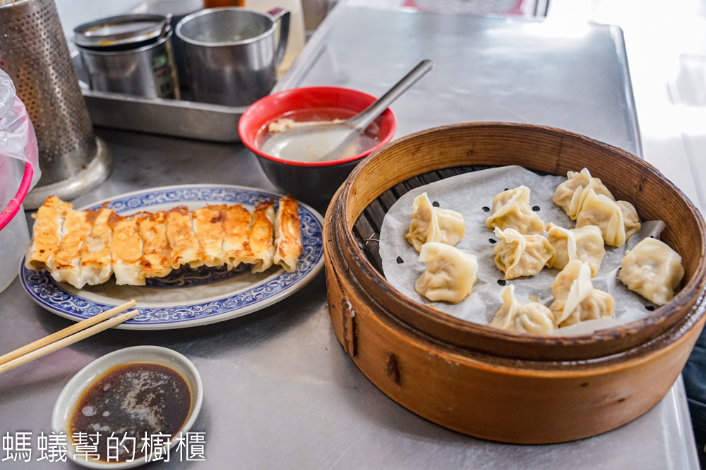 花壇鍋貼大王 | 花壇火車站附近，金黃脆皮美味鍋貼。