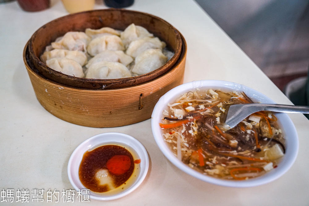 三民市場蒸餃 | 彰化市小巷子裡人氣蒸餃店，現包現蒸。