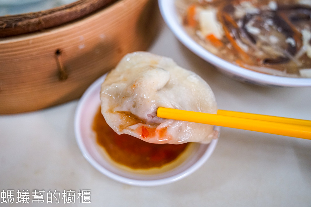 三民市場蒸餃 | 彰化市小巷子裡人氣蒸餃店，現包現蒸。